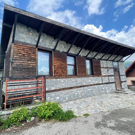Вилла Casuta De Piatra Буштени Экстерьер фото